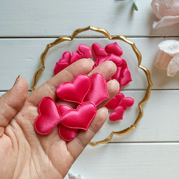 Свадебные конфетти в форме сердечек (50 шт; розовые; 3 см) Свадебные штучки