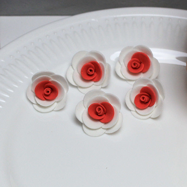 Латексный цветочек (белый/коралловый) 3х2 см Свадебные штучки