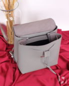 Женский рюкзак из натуральной кожи серый B001 grey